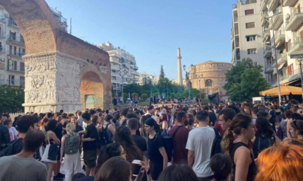 Θεσσαλονίκη: Μαζική πορεία φοιτητών στο κέντρο της πόλης «ενάντια στην αστυνομοκρατία στο ΑΠΘ»